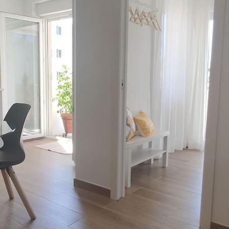 Lovely & Bright Renovated Apt. W/ Balcony In 라고스 외부 사진