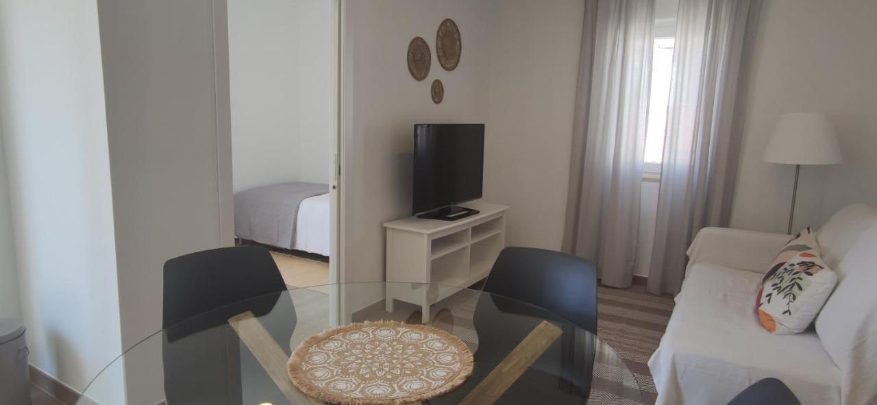 Lovely & Bright Renovated Apt. W/ Balcony In 라고스 외부 사진