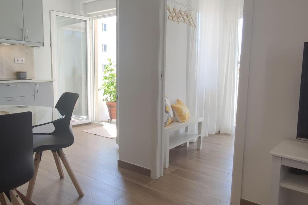Lovely & Bright Renovated Apt. W/ Balcony In 라고스 외부 사진